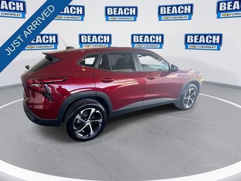 Used 2025 Chevrolet Trax RS w/ Sunroof Package image 8