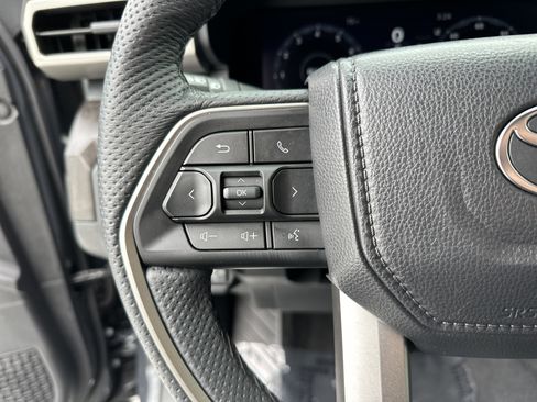 Certified 2025 Toyota Tacoma Limited AWD/4WD image 19