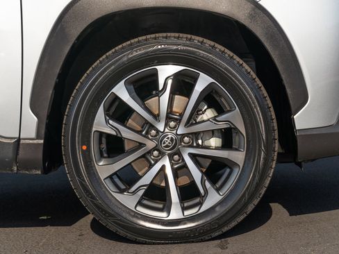 Certified 2025 Toyota Corolla Cross XLE FWD image 15