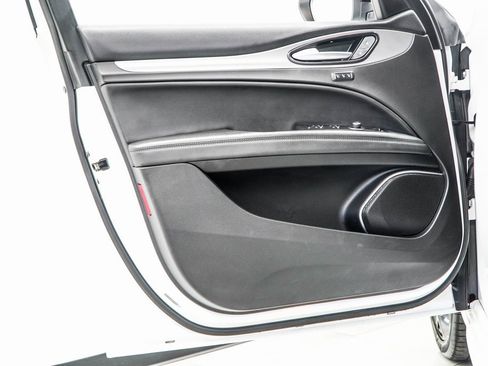 Used 2023 Alfa Romeo Stelvio Veloce image 43