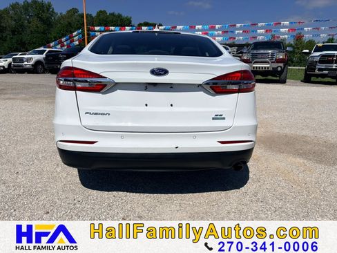 Used 2019 Ford Fusion SE FWD image 4
