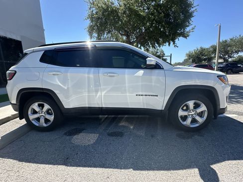 Used 2018 Jeep Compass Latitude FWD image 10