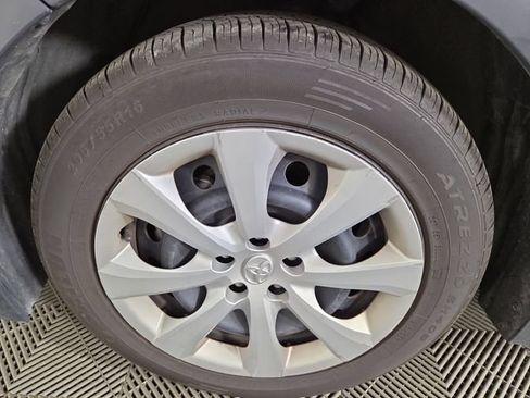 Used 2024 Toyota Corolla LE FWD image 11