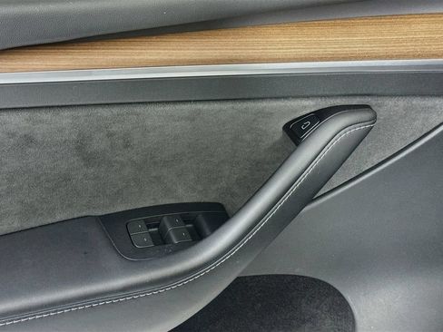 Used 2023 Tesla Model Y Long Range AWD/4WD image 17