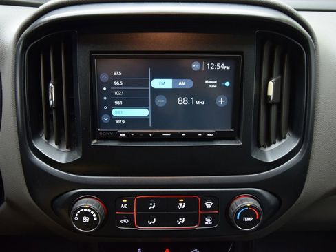 Used 2015 GMC Canyon 4x4 Extended Cab w/ Convenience Package image 16