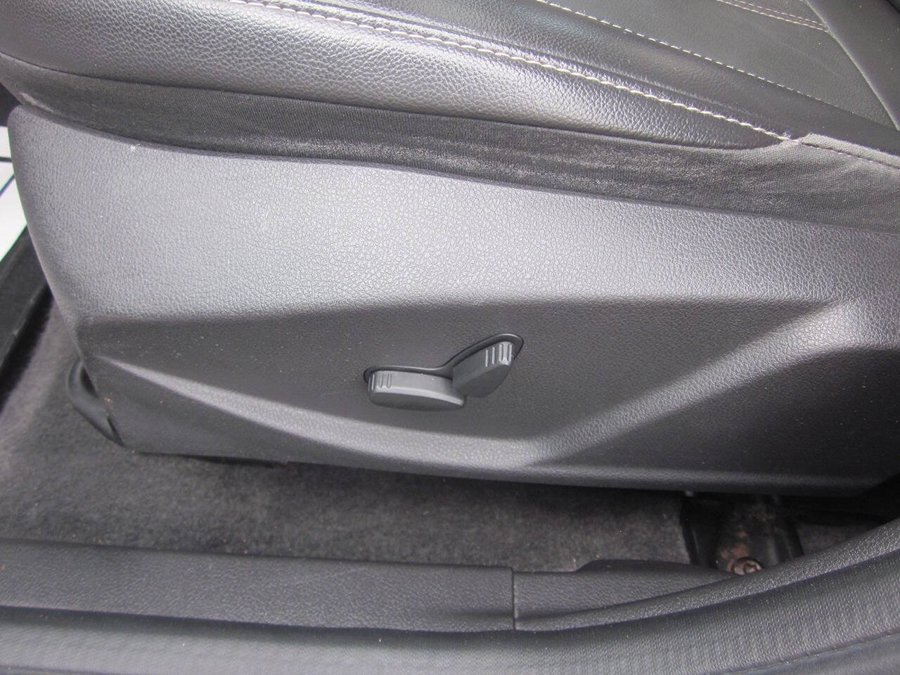 Used 2014 Ford Focus SE w/ Equipment Group 201A FWD image 22