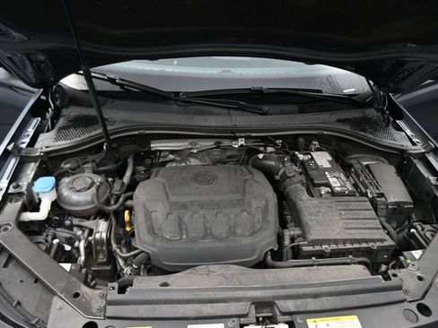 Used 2024 Volkswagen Tiguan SE AWD/4WD image 12