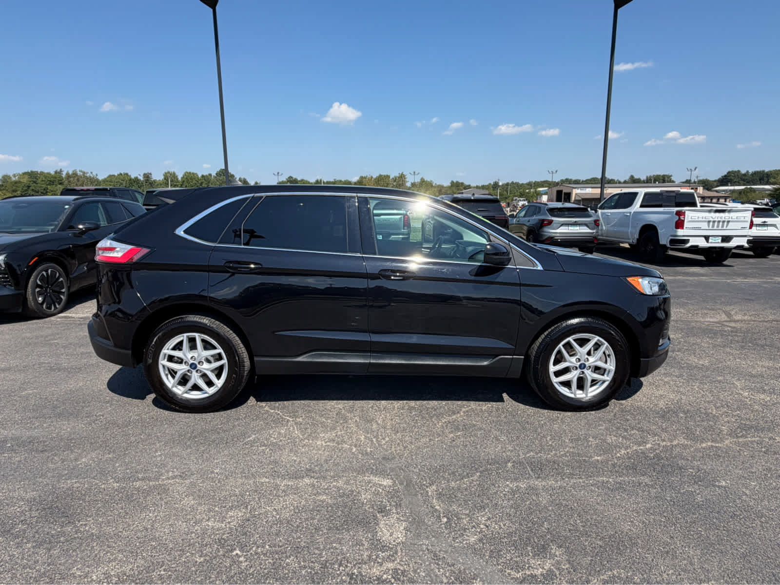 Used 2021 Ford Edge SEL w/ Convenience Package FWD image 5