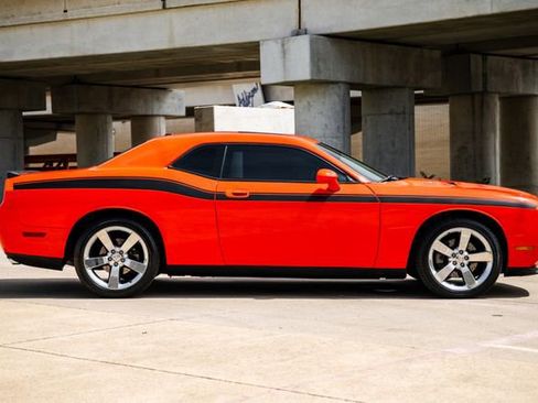 Used 2009 Dodge Challenger R/T RWD image 10