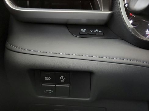 Certified 2023 Toyota Highlander XLE image 33