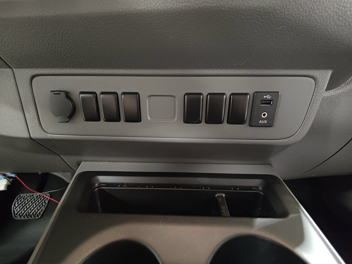 Used 2018 Nissan NV 2500 S RWD image 31