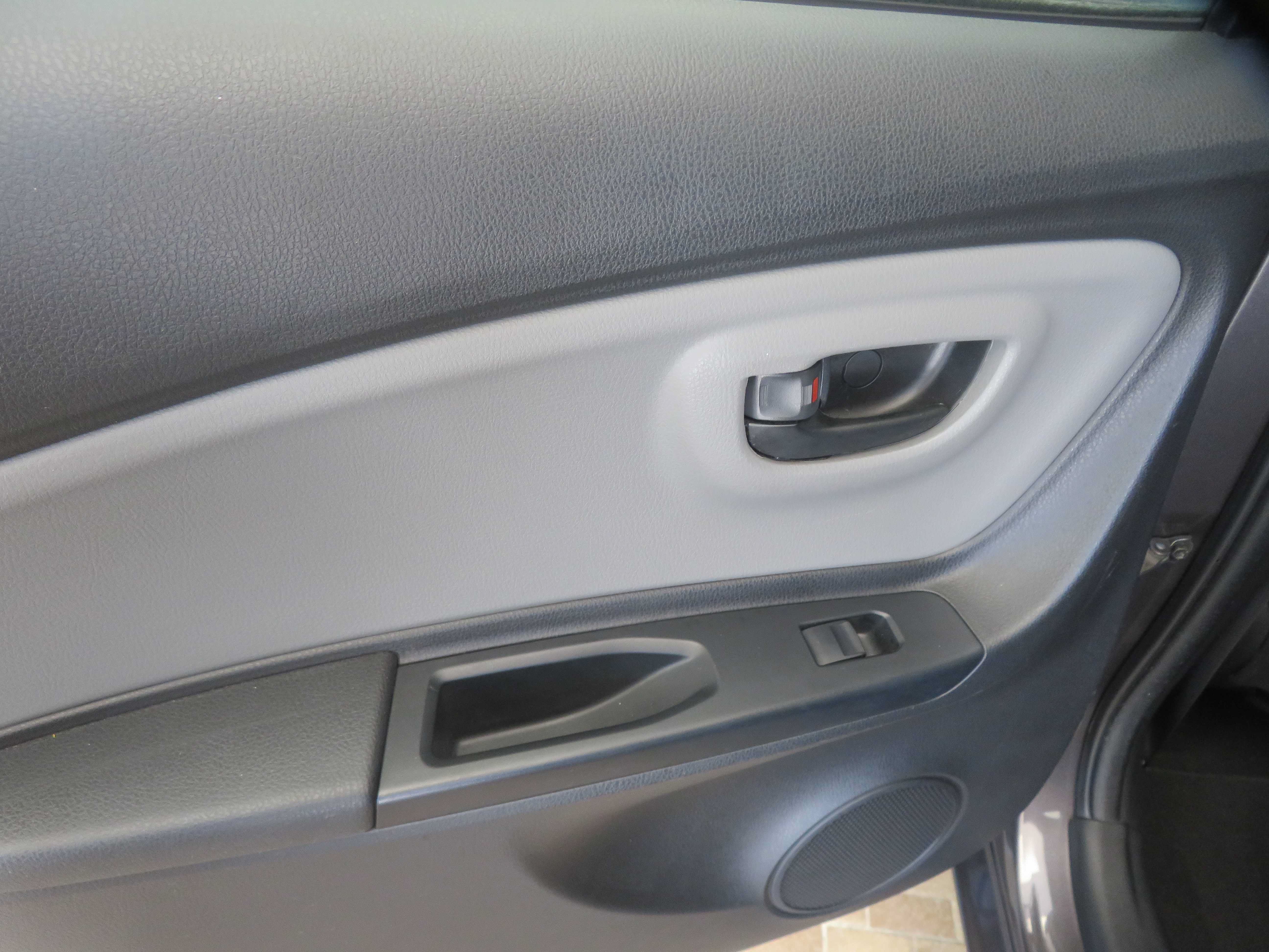 Used 2015 Toyota Yaris L FWD image 18