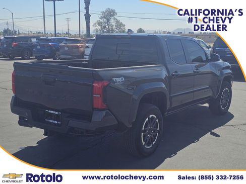 Used 2025 Toyota Tacoma TRD Sport w/ TRD Sport Upgrade Package image 7