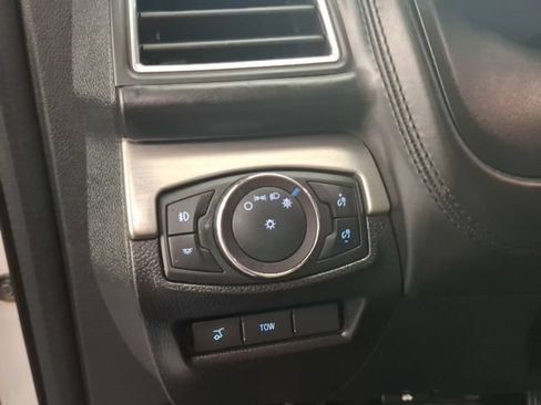 Used 2019 Ford Explorer Platinum AWD/4WD image 18