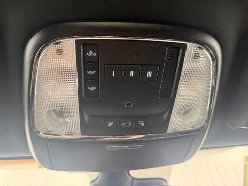 Used 2017 Dodge Durango R/T w/ Technology Group AWD/4WD image 15