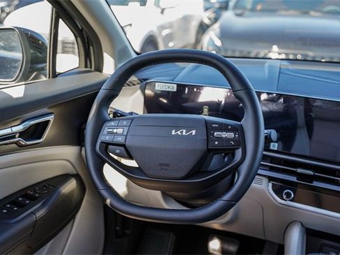 New 2025 Kia Carnival SX w/ SX Dark Edition Package image 17