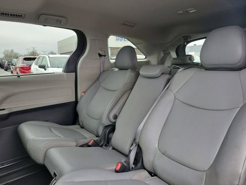 Used 2022 Toyota Sienna XLE image 15