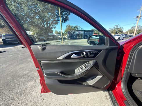 Used 2017 INFINITI QX30 AWD image 15