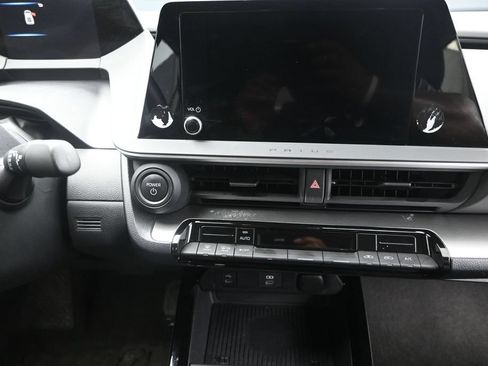Used 2024 Toyota Prius LE FWD image 28