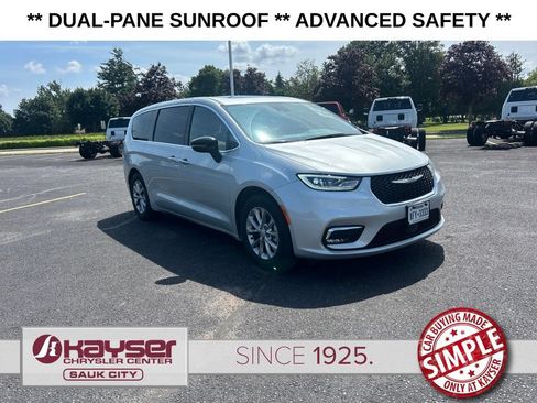 Used 2026 Chrysler Pacifica Limited FWD image 1