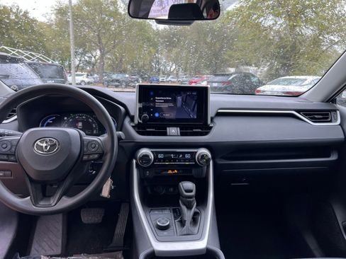 Used 2025 Toyota RAV4 LE image 28