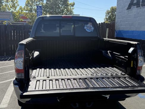 Used 2011 Toyota Tacoma PreRunner image 12