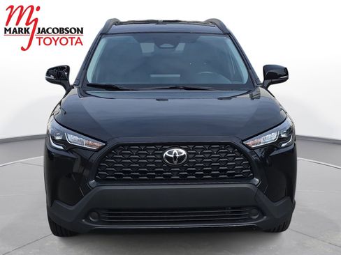Used 2024 Toyota Corolla Cross LE image 3