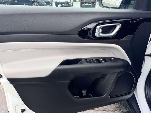 Used 2024 Jeep Compass Limited image 12