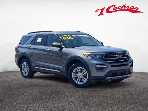 Certified 2024 Ford Explorer XLT w/ Equipment Group 202A AWD/4WD image 1