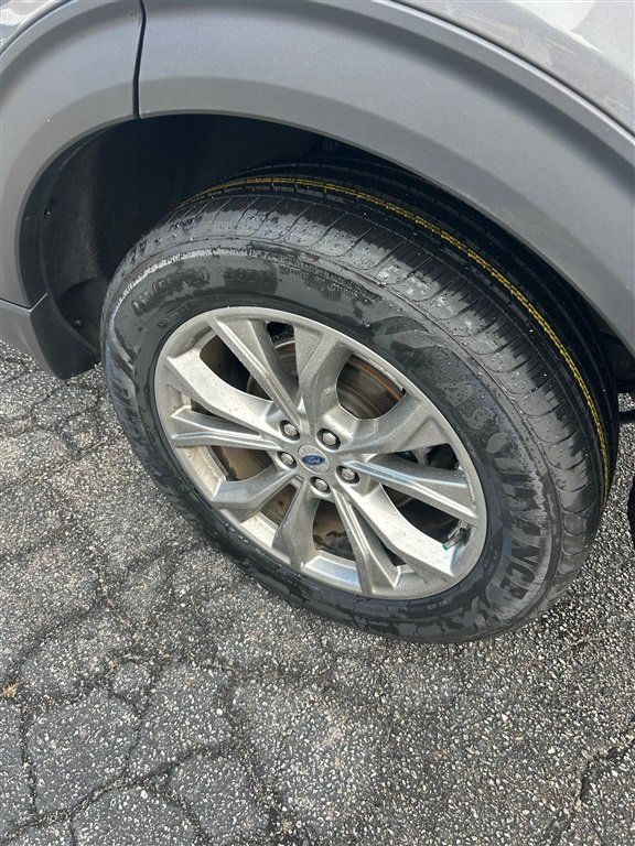 Used 2022 Ford Explorer XLT w/ Equipment Group 202A AWD/4WD image 6