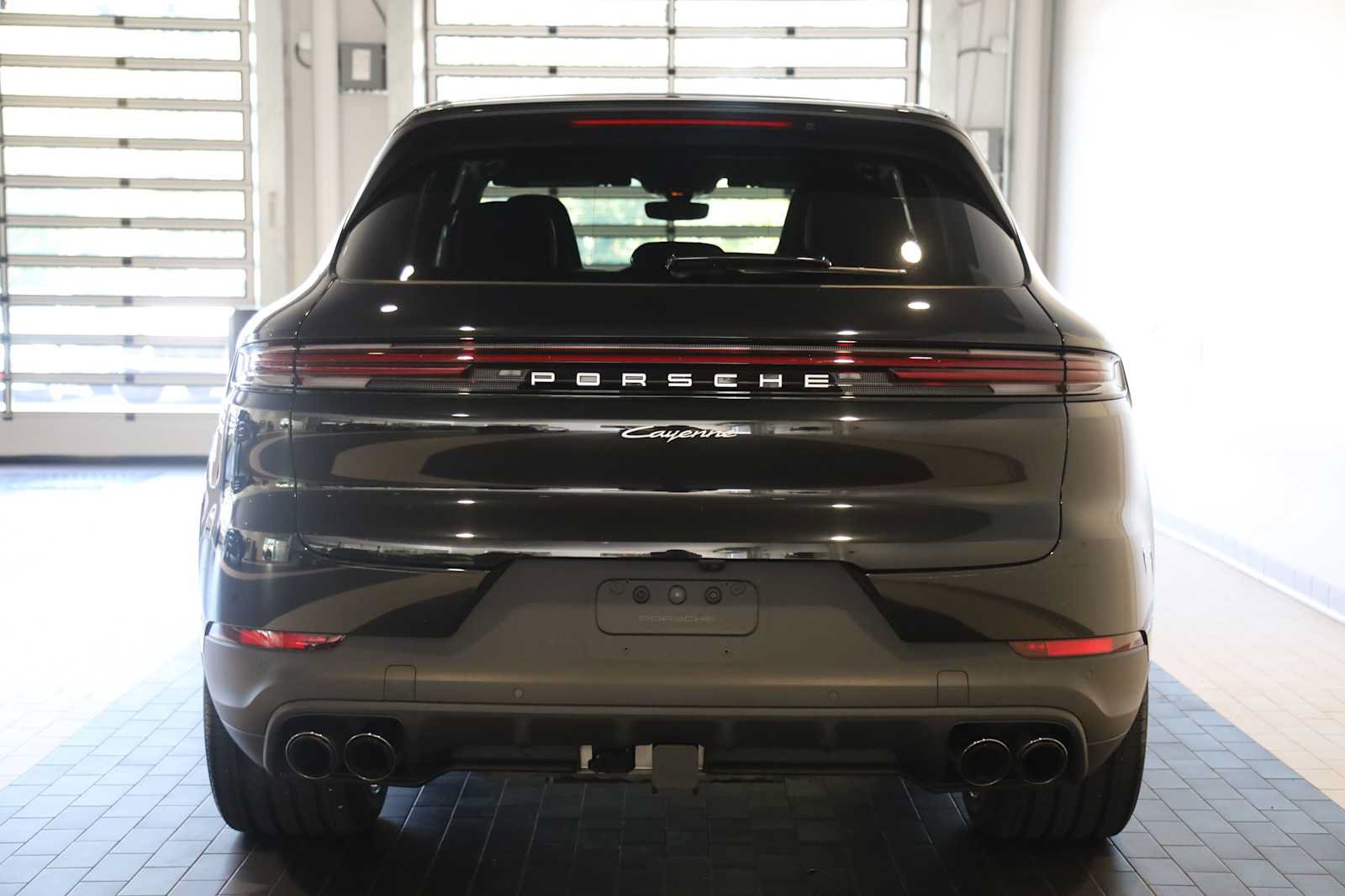 Used 2026 Porsche Cayenne AWD/4WD image 6