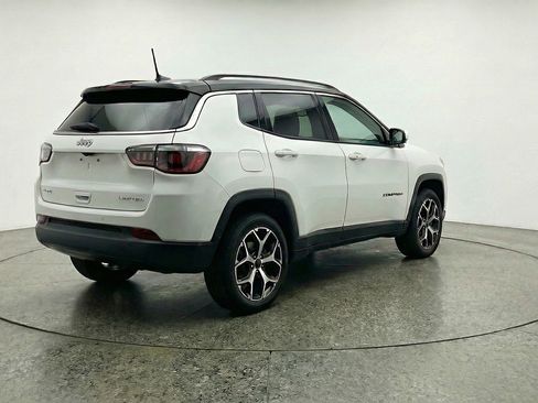 Used 2025 Jeep Compass Limited image 9