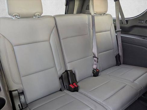 Used 2021 Chevrolet Suburban Z71 w/ Z71 Signature Package image 23