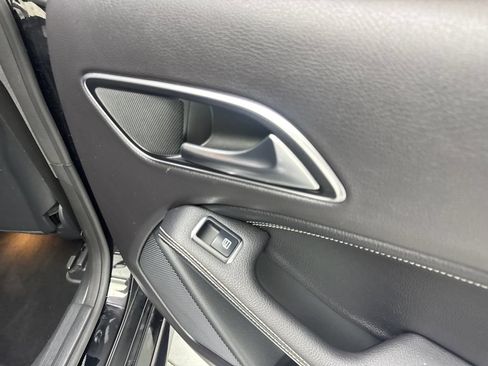Used 2019 Mercedes-Benz CLA 250 4MATIC image 40
