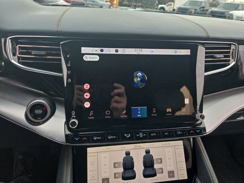 Used 2022 Jeep Grand Wagoneer Series III w/ Rear Seat Video Group 1 image 6