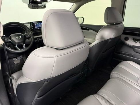 Used 2025 Honda Pilot EX-L image 38
