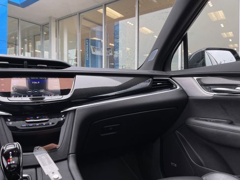 Used 2023 Cadillac XT6 Sport w/ Technology Package image 38