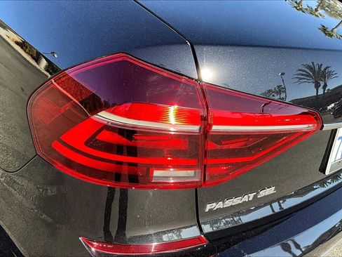 Used 2017 Volkswagen Passat 1.8T SEL Premium image 27