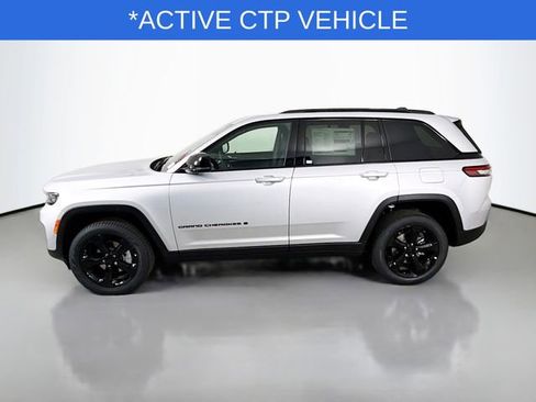 New 2025 Jeep Grand Cherokee Limited w/ Black Appearance Package image 4