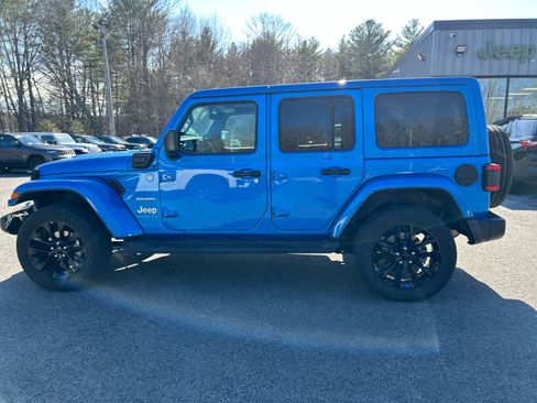 Used 2023 Jeep Wrangler Sahara w/ Cold Weather Group image 7