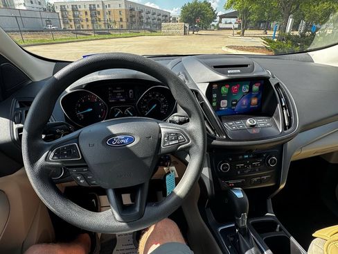Used 2017 Ford Escape SE w/ Equipment Group 201A FWD image 14