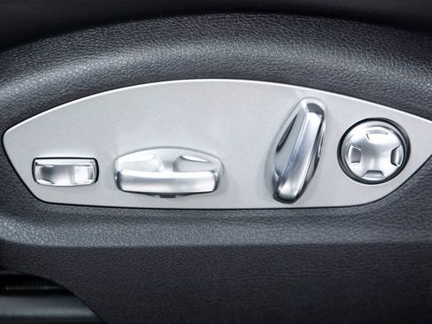 Certified 2026 Porsche Macan AWD/4WD image 24