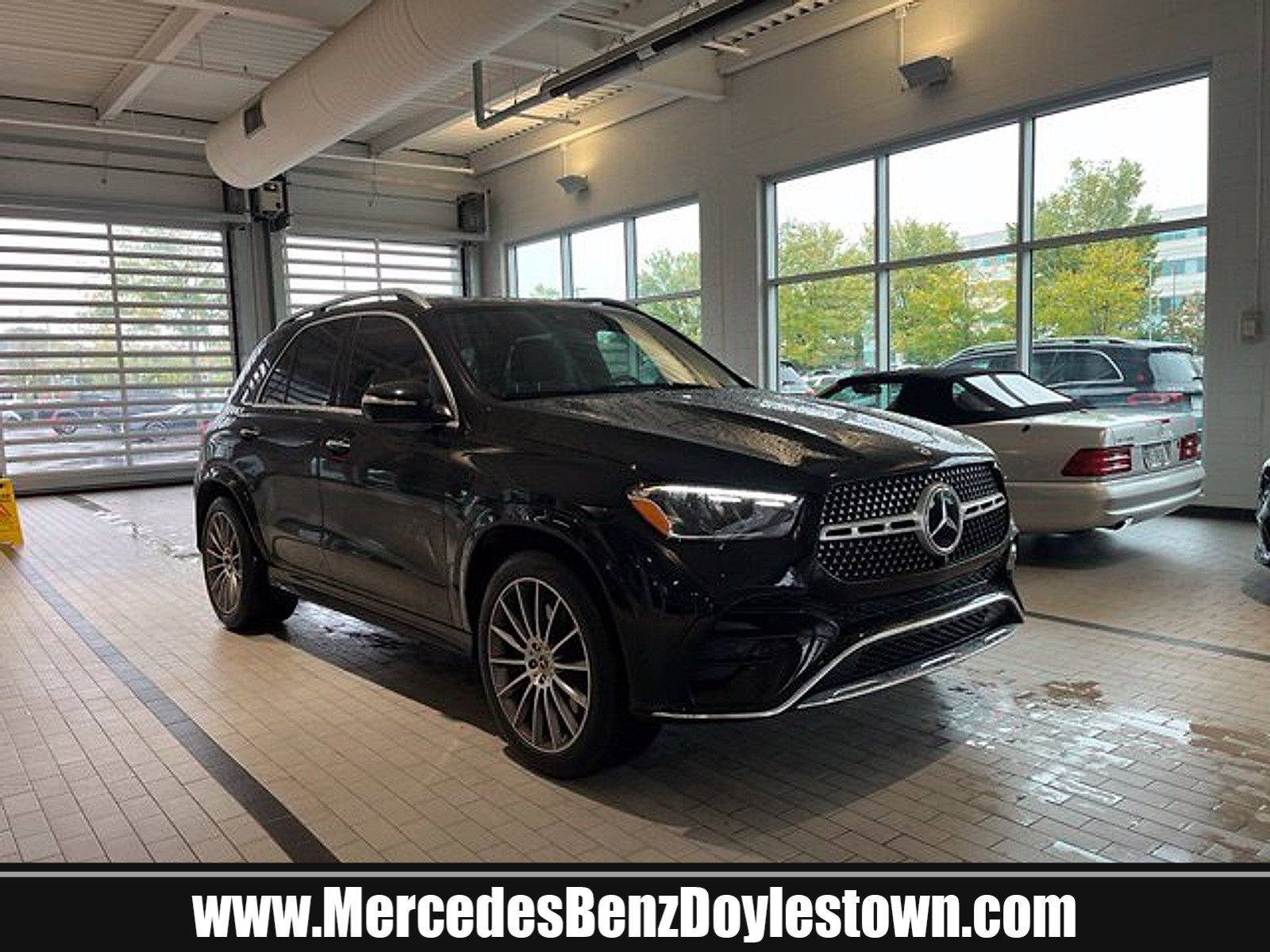 Used 2024 Mercedes-Benz GLE 450 4MATIC image 1