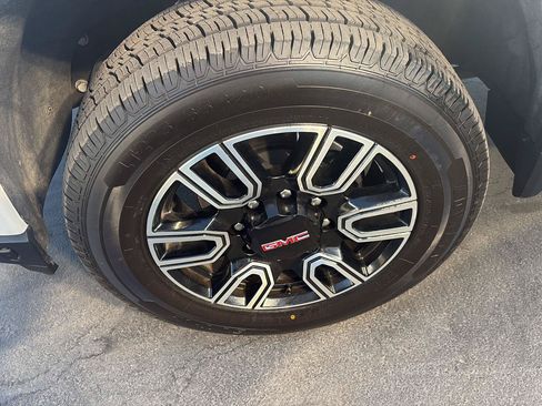 Used 2023 GMC Sierra 2500 AT4 w/ Gooseneck/5TH Wheel Package AWD/4WD image 9