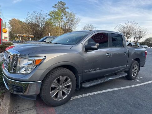 Used 2019 Nissan Titan SV w/ SV Convenience Package image 1