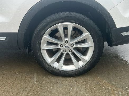 Used 2018 Ford Explorer Limited w/ Equipment Group 301A FWD image 18