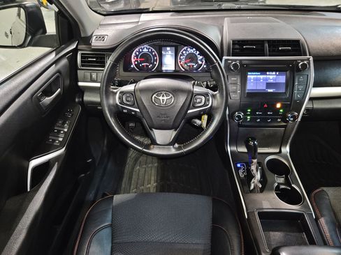 Used 2016 Toyota Camry SE w/ Protection Package (Q2) FWD image 2