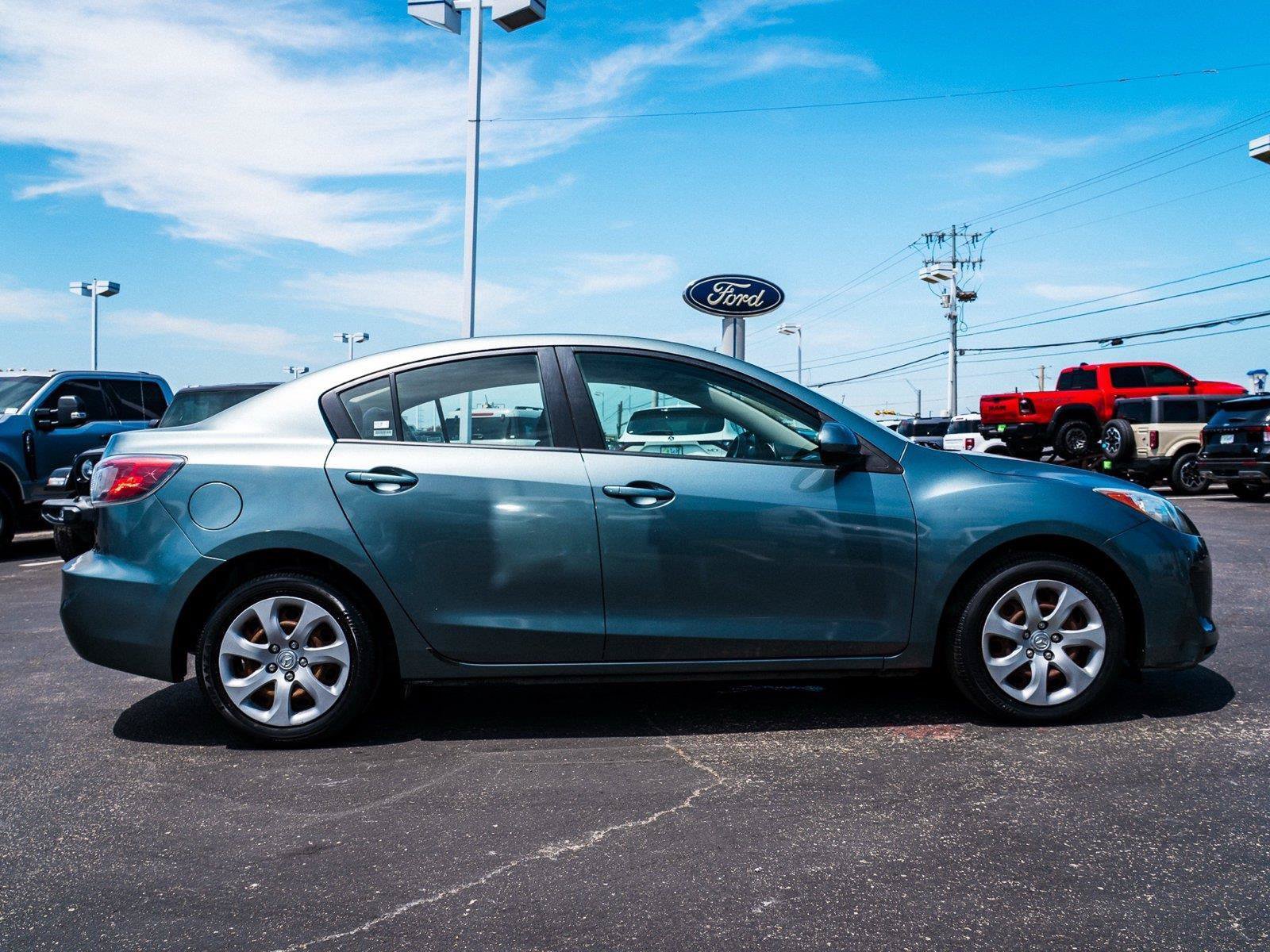 Used 2013 MAZDA MAZDA3 i Sport FWD image 3