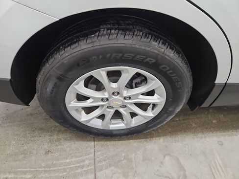 Used 2018 Chevrolet Equinox LT FWD image 17