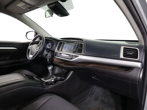 Used 2017 Toyota Highlander Plus image 25